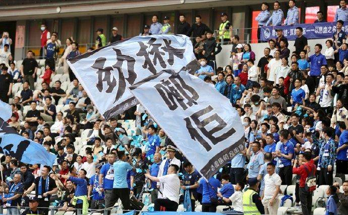 包含深圳球队迎来大连队挑战，千里迢迢壮志凌云的词条