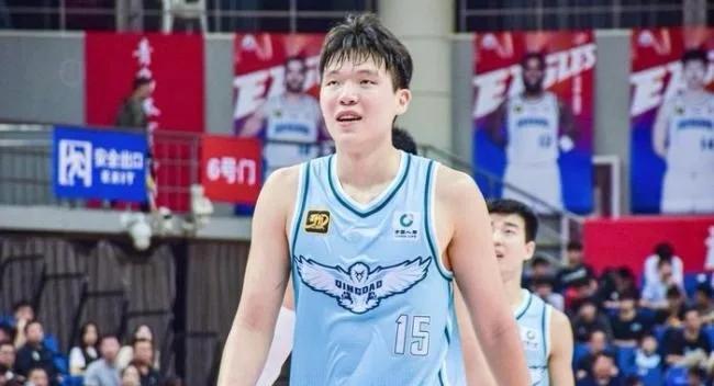 杨瀚森顶住鹈鹕双塔冲击奉上夏联含金量最高一战？
