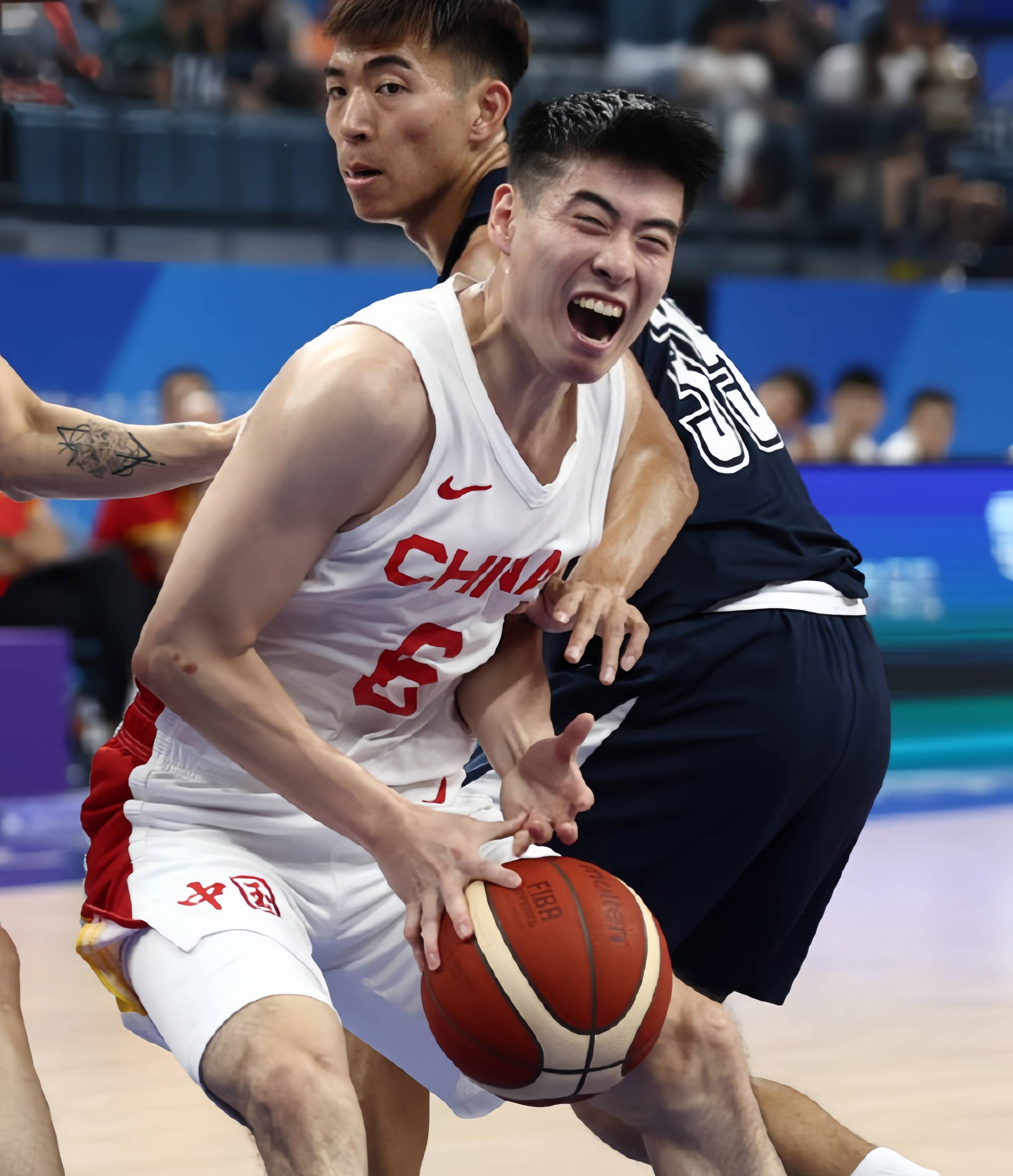 朱俊龙社媒晒照：全力备战中，中国男篮加油